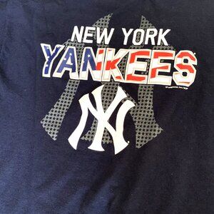 NEW YORK YANKEES GENUINE MERCHANDISE TSHIRT LARGE